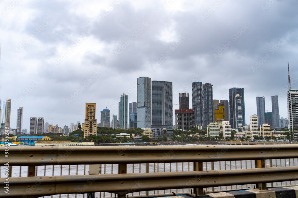 Obraz premium Mumbai Cityscape view from Atal Setu or Sea Bridge 2