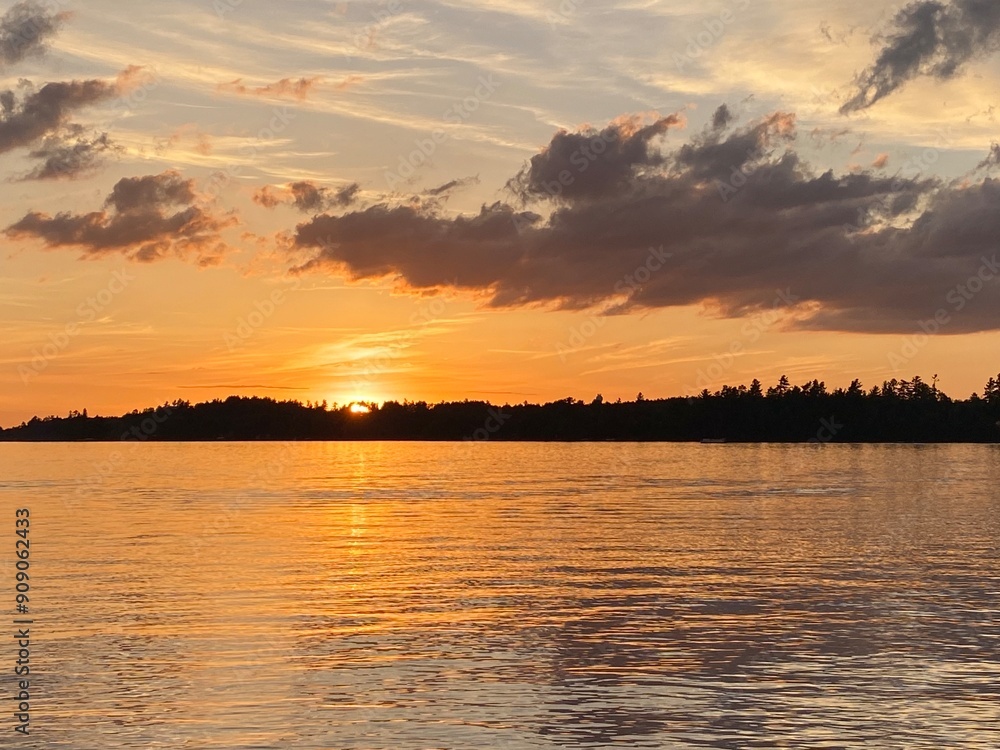 Setting Sun and Lake Setting Sun and Lake