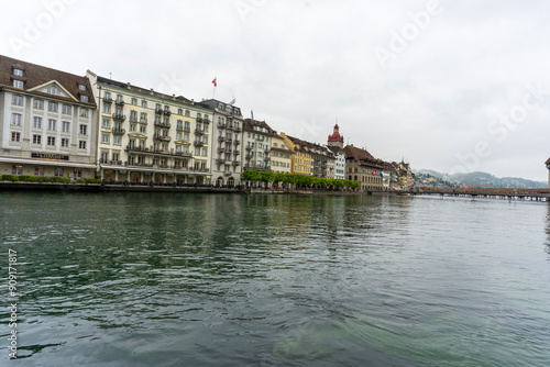 Beau lac et autour au centre Lucerne en Suisse