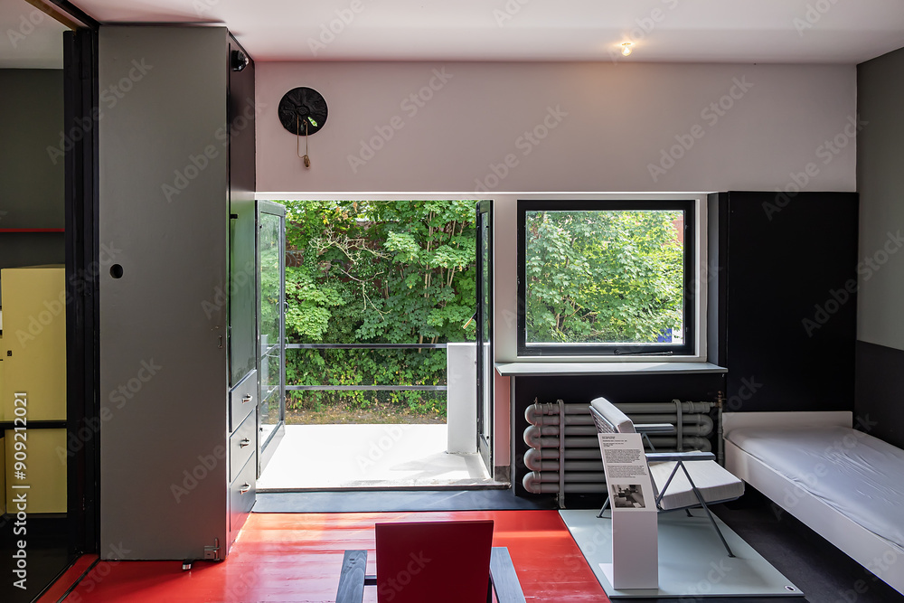 Interior of Rietveld Schroder House (1925): historic home architecture ...