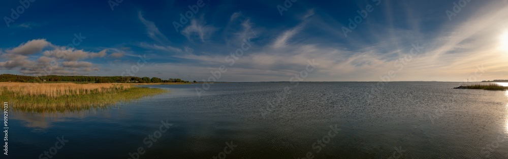 Abendlicher Panoramablick auf das Achterwasser vom Sportboothafen in Ückeritz auf Usedom - Panorama aus 21 Bildern Abendlicher Panoramablick auf das Achterwasser vom Sportboothafen in Ückeritz auf Usedom - Panorama aus 21 Bildern