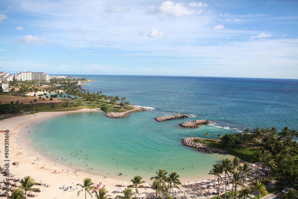 Fototapeta premium Aerial view of beach and ocean lagoon at Ko'Olina, Oahu, Hawaii