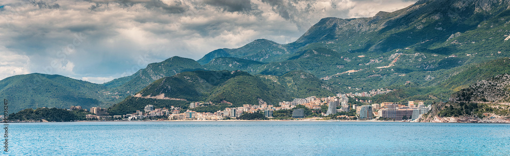 Φωτογραφία Budva, Montenegro, a picturesque coastal city renowned for its stunning views of the blue Mediterranean Sea