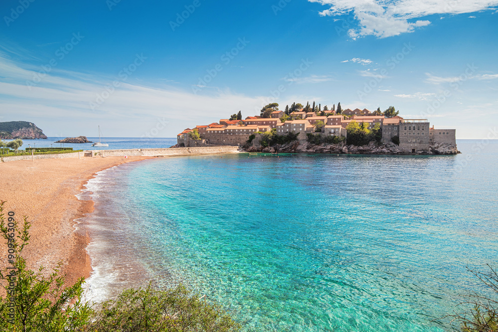 Φωτογραφία a summer vacation on Montenegro's Sveti Stefan island, renowned for its picturesque beaches and historic buildings along the Adriatic coast