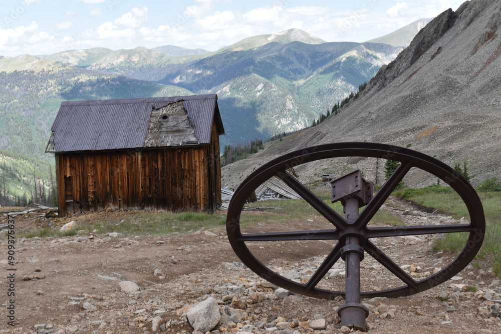 Obraz premium Mining Structure on a Hillside