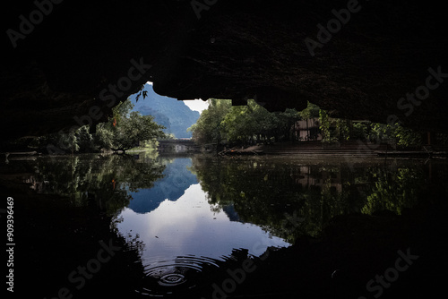 cueva en vietnam photo