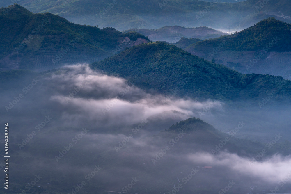 Φωτογραφία The sunrise on the high mountains, far away is the famous coastal tourist city o