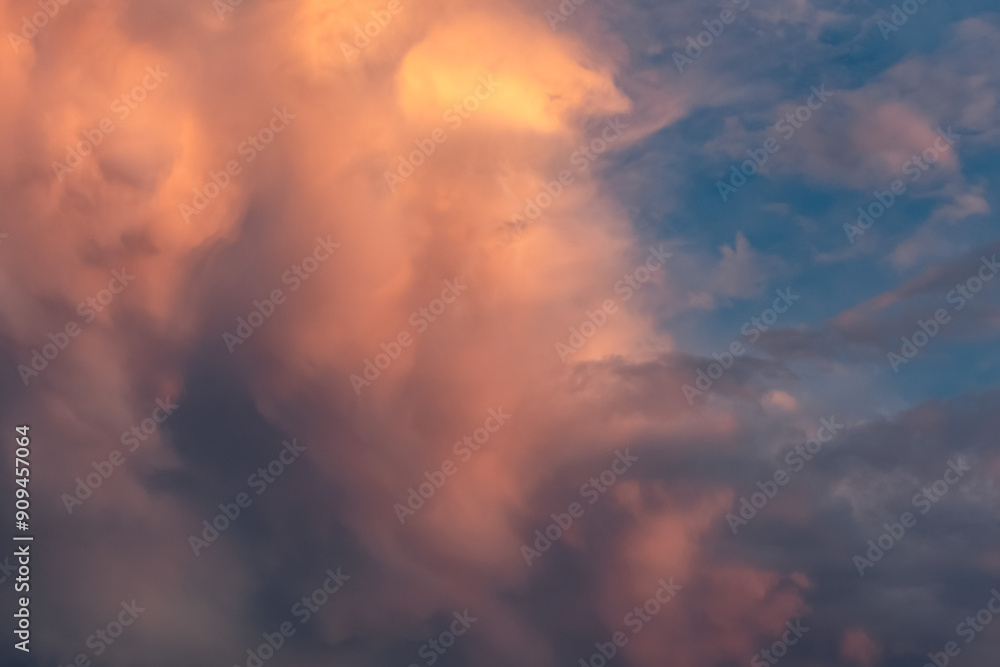 Fototapeta premium Clouds over NYC during a summer ssunset