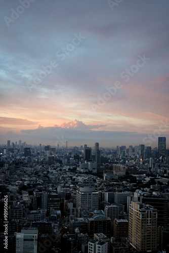 東京の夕暮れ