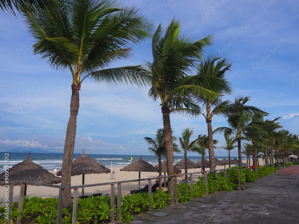 Fototapeta premium the beautiful Non Nuoc beach in Da nang, Vietnam