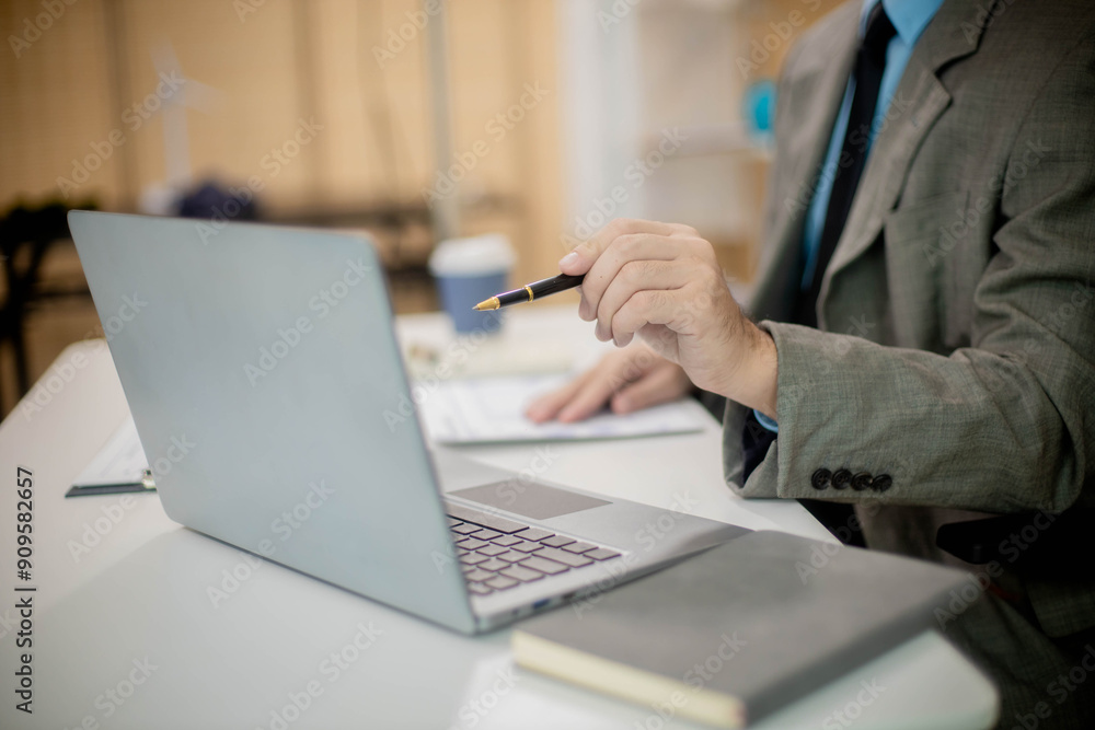 Work planning and investment in personal business Work planning and investment in personal business