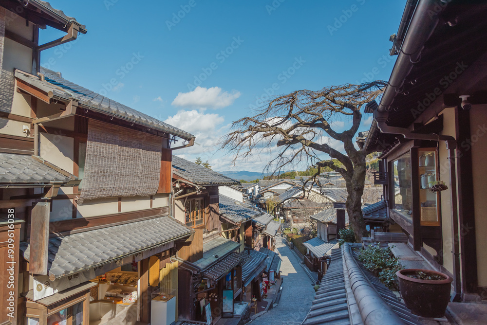 Φωτογραφία The Yasaka Pagoda(Hokanji), is a popular tourist attraction, the Yasaka Pagoda, also known as Tower of Yasaka and Yasaka-no-to, is a Buddhist pagoda located in Kyoto, Japan