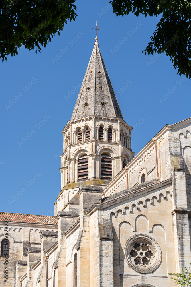 Φωτογραφία Vertical view of the bell tower of ancient St Paul church, Nîmes, Gard, France