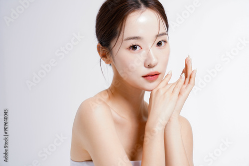 美しい若い女性の美容ポートレート