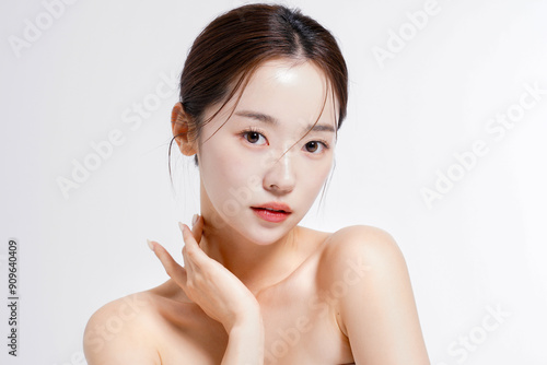 美しい若い女性の美容ポートレート