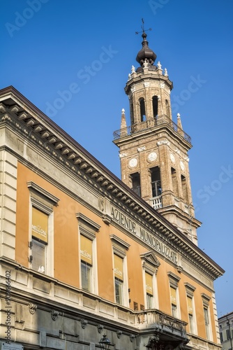 Obraz na płótnie parma, italien - uhrturm der chiesa di san giovanni evangelista w salonie