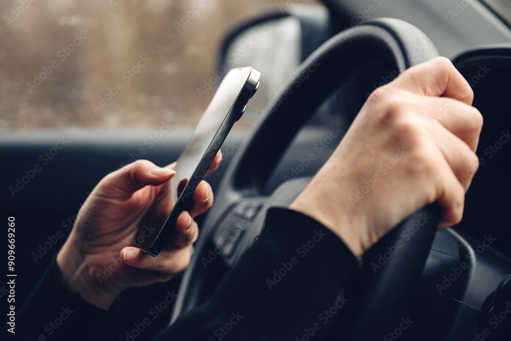 Ταπετσαρία Closeup of female hands typing text message on cell phone while driving car thro