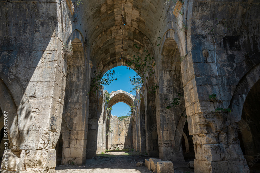 Φωτογραφία Incirhan Caravanserai, built by Giyaseddin Keykubad Bin Keyhusrev, located on the Antalya Burdur road