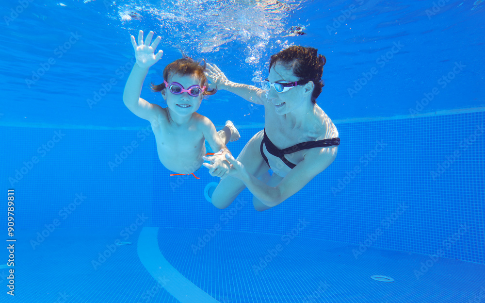 Underwater Baby swimming