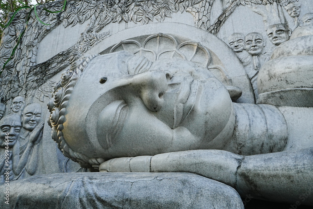 Φωτογραφία Reclining Buddha at Chùa Long Sơn or Long Son Temple in Nha Trang, Vietnam - ベトナ