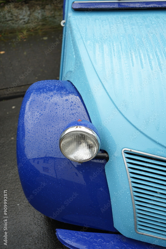 Φωτογραφία Kotflügel und Motorhaube eines französischen Kleinwagen Klassiker der Sechzigerj