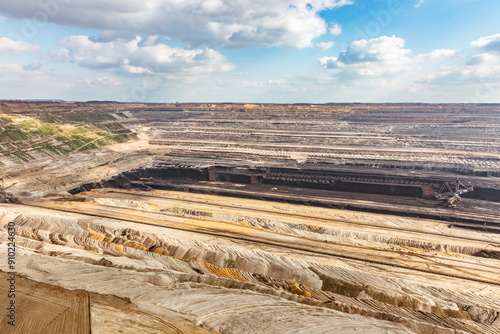 Der Tagebau Hambach ist der größte von der RWE Power AG betriebene Tagebau in NRW. Die Gemeinden Niederzier, Kreis Düren, und Elsdorf sind Betroffen. photo