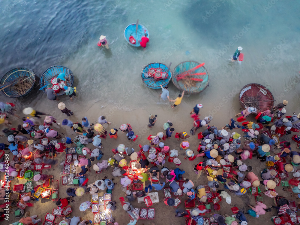 Φωτογραφία Aerial view of Tam Tien beach and fish market, Tam Ky, Quang Nam, Vietnam in the morning