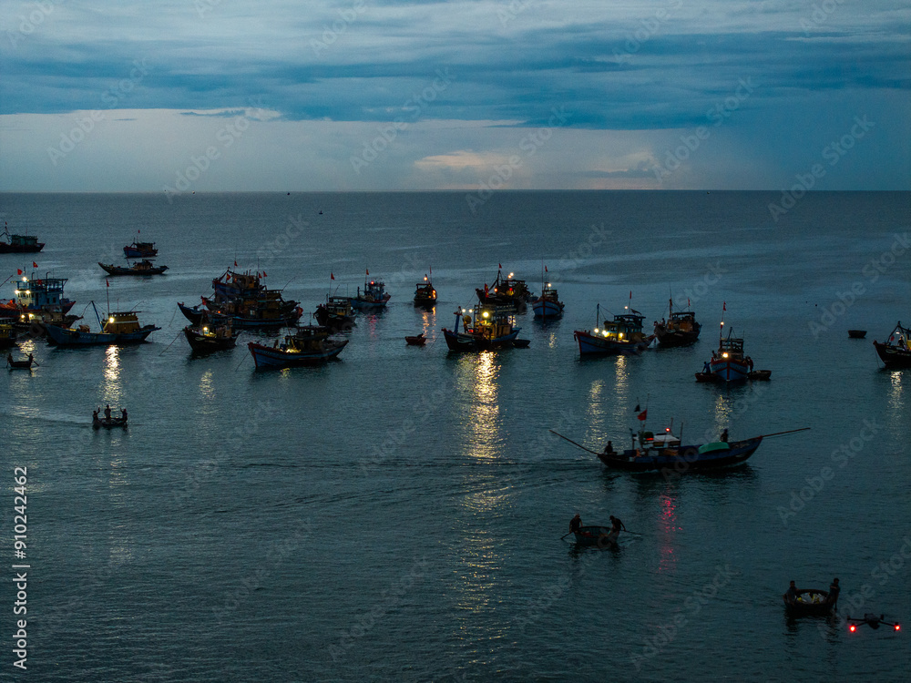 Φωτογραφία Aerial view of Tam Tien beach and fish market, Tam Ky, Quang Nam, Vietnam in the morning