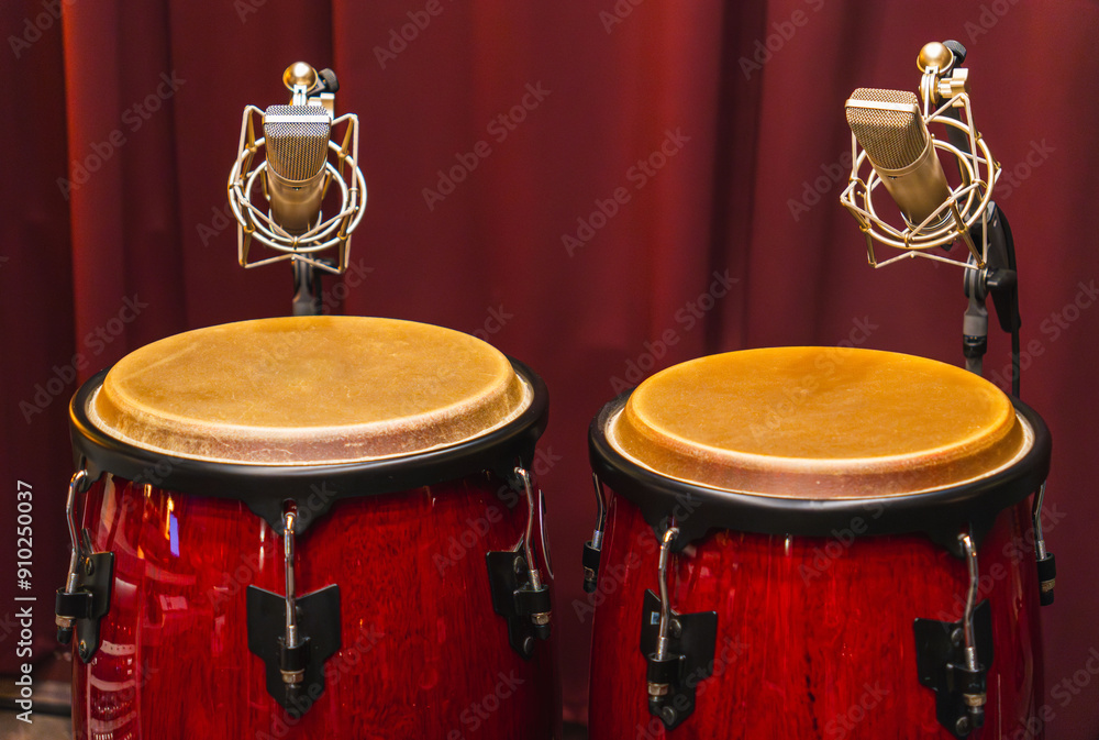 Obraz premium conga drums in recording studio with microphones