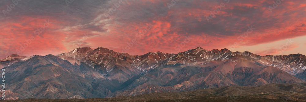 Naklejka premium Mountains on sunrise