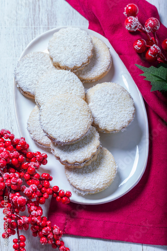 Obraz na płótnie Alfajor, a traditional Latin American cookie made from shortcrust pastry filled with dolce de leche. w salonie
