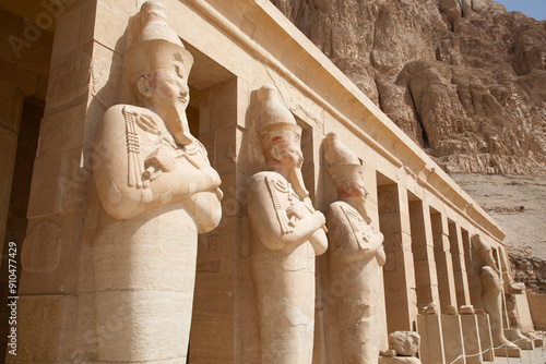 Obraz na płótnie Beautiful view of the ancient temple of Hatshepsut in Luxor, Egypt w salonie