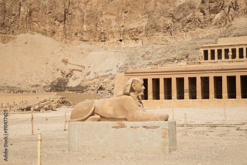 Obraz na płótnie Beautiful view of the ancient temple of Hatshepsut in Luxor, Egypt w salonie