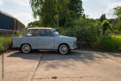 Obraz na płótnie Das meist verkaufte Auto im damaligen Ostdeutschland w salonie