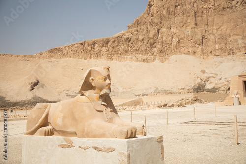 Obraz na płótnie Beautiful view of the ancient temple of Hatshepsut in Luxor, Egypt w salonie