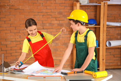 Little architects working w...