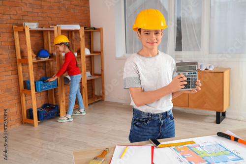 Little architect with calcu...