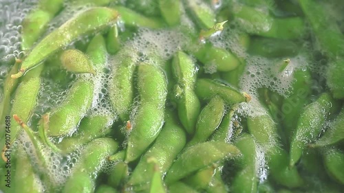 枝豆を茹でる