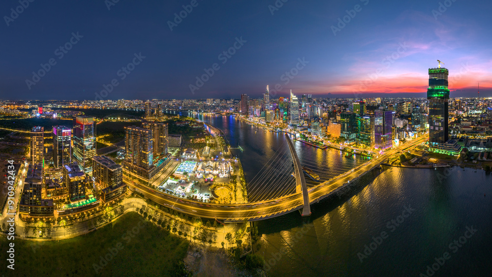 Fototapeta premium Sunset on Ho Chi Minh City center, Vietnam. Photo taken on May 2024. 