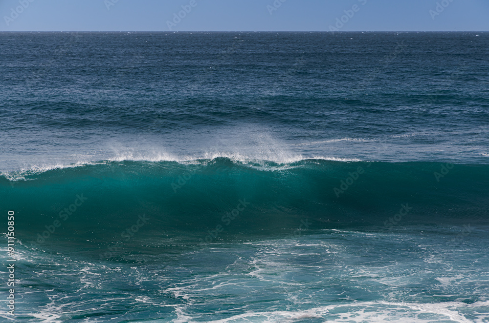 Obraz premium Surf waves of the ocean off the coast of the island of Lanzarote, Canary Islands