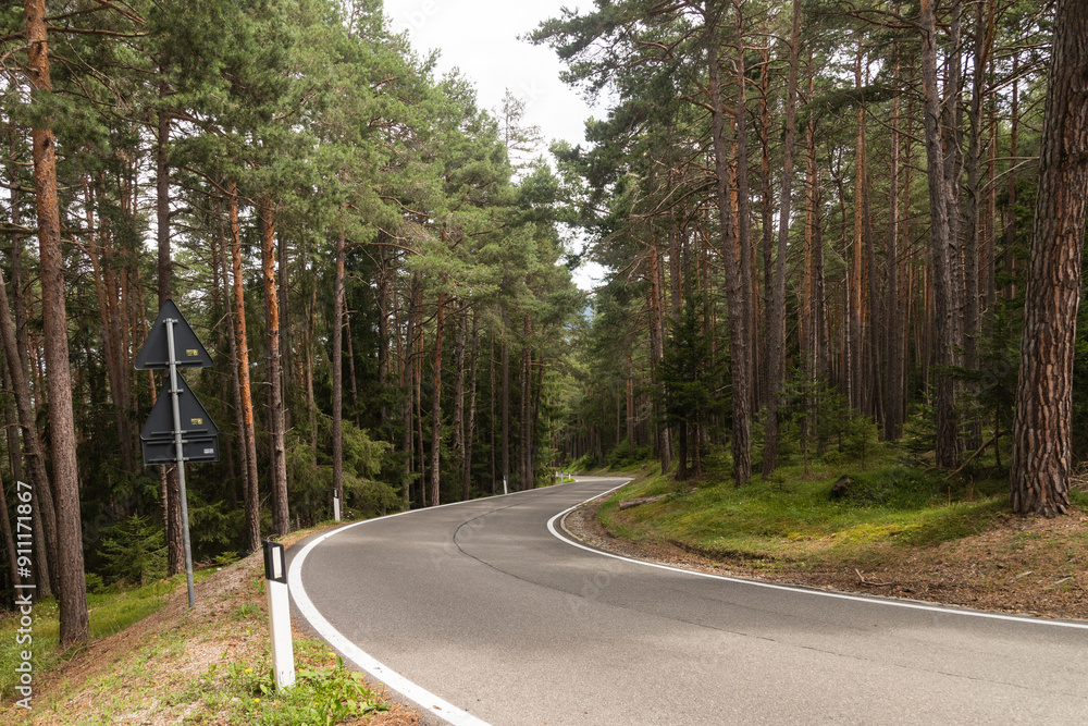 Obraz premium Straßen in den Bergen in Südtirol