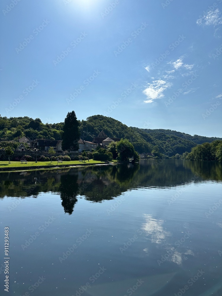 La Dordogne depuis beaulieu-sur-dordogne La Dordogne depuis beaulieu-sur-dordogne