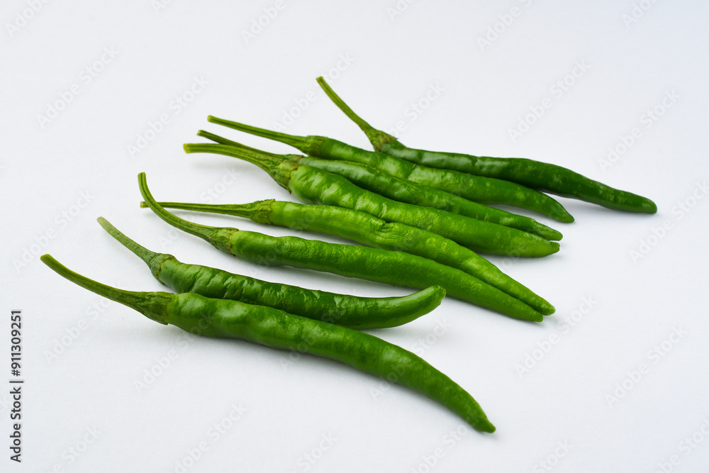 白背景の青唐辛子 コピースペースあり Green chili peppers (chile verde) on white background with copy space
白背景の青唐辛子 コピースペースあり Green chili peppers (chile verde) on white background with copy space