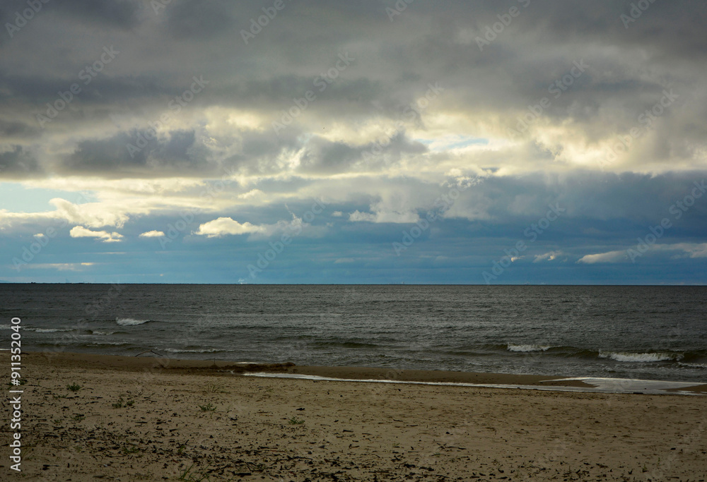 burzowe chmury nad morzem, pejzaż nadmorski, storm clouds over the sea, seaside landscape,