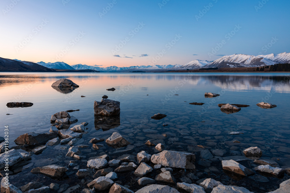 Fototapeta premium Serene sunset view at Lake Tekapo, New Zealand.