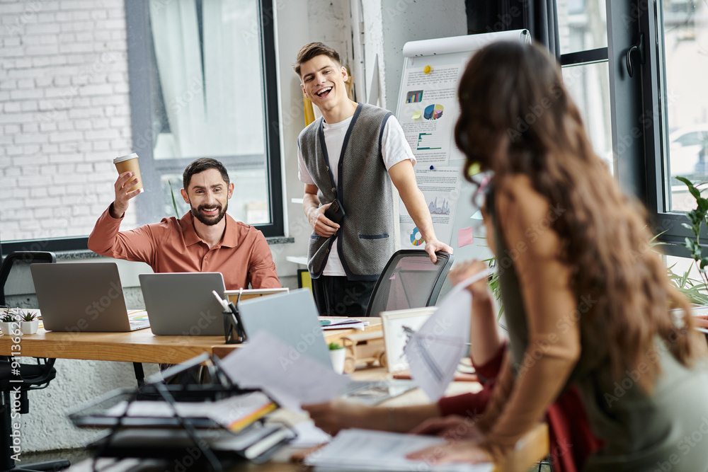 Naklejka premium Team members support each other with smiles in office.