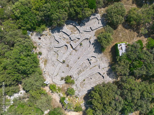 Vue aérienne du village préhistorique de Cambous, Hérault, France