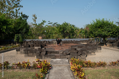 Fotografie Candi Simping or Candi Sumberjati is a temple with a building structure made of andesite stone and was built during the Majapahit Kingdom in Blitar, East Java
