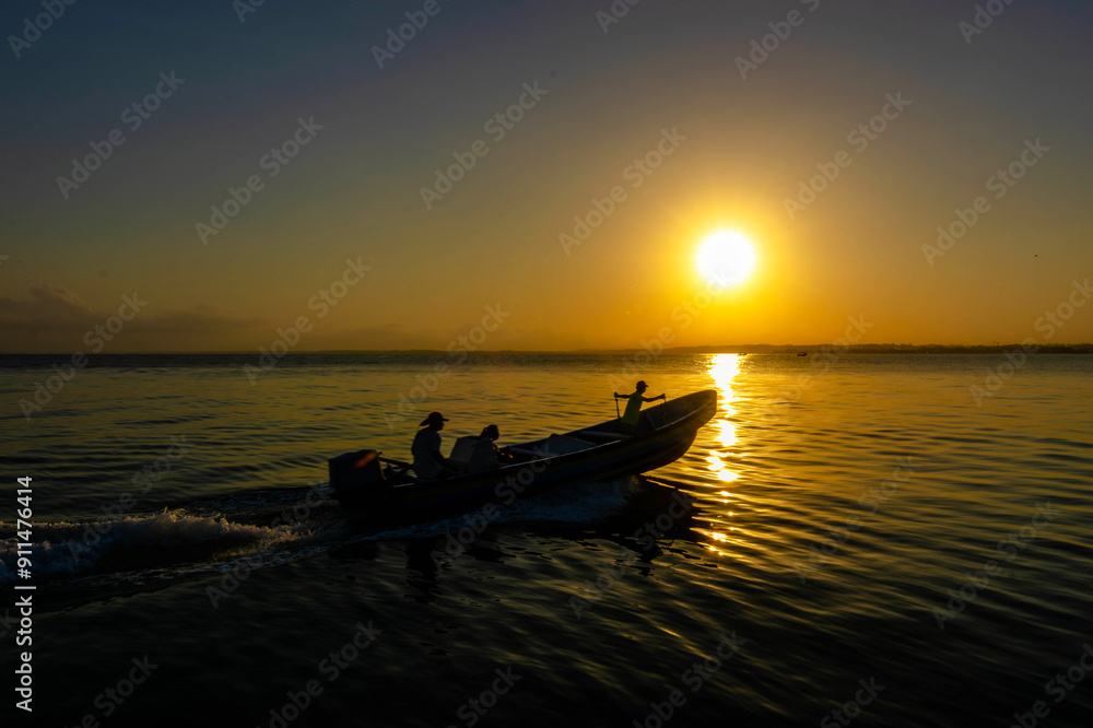 Obraz premium boat at sunset