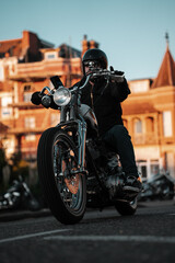 Tableau sur plexiglas Moto Chopper custom chrome noir et blanc design  © Adam Rhodes